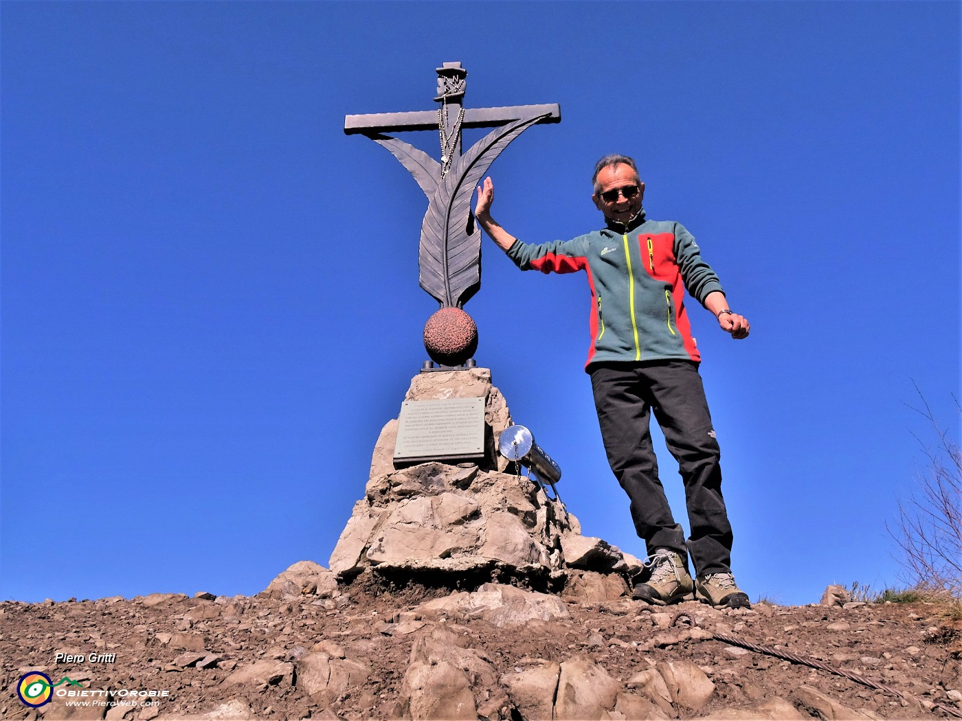 01 Alla croce del Pizzo Rabbioso (1130 m).JPG